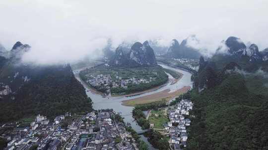 桂林山水烟雨漓江兴坪古镇航拍风光4K