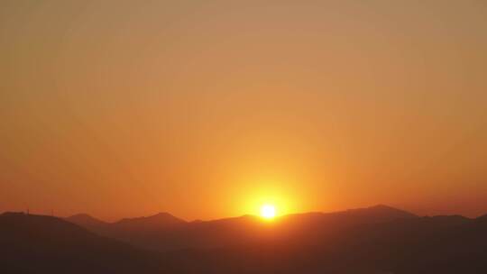 山峰日出延时远山太阳升起来清晨金色天空视频素材模板下载