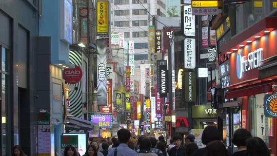 首尔繁忙的购物街视频素材模板下载