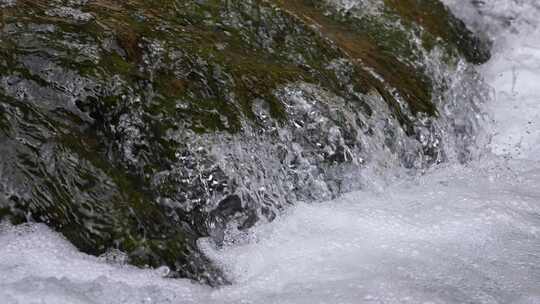 峡谷河流清澈溪水缓慢流淌