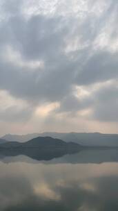 济南南部山区，卧虎山水库秋景