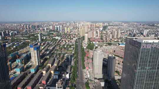 城市街道上空鸟瞰全景