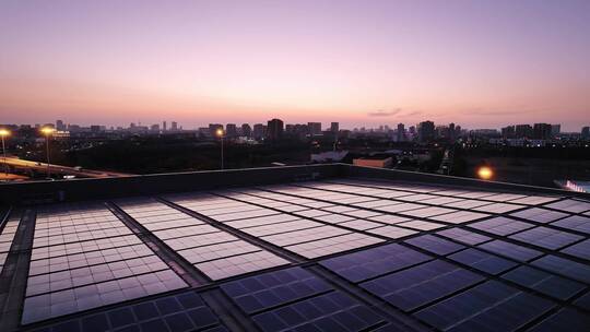 航拍屋顶太阳能电池板视频素材模板下载