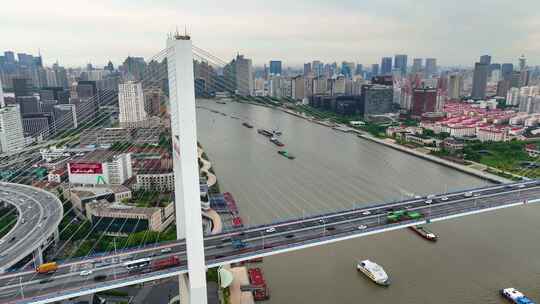 上海市黄浦区黄浦江南浦大桥桥梁车流交通航