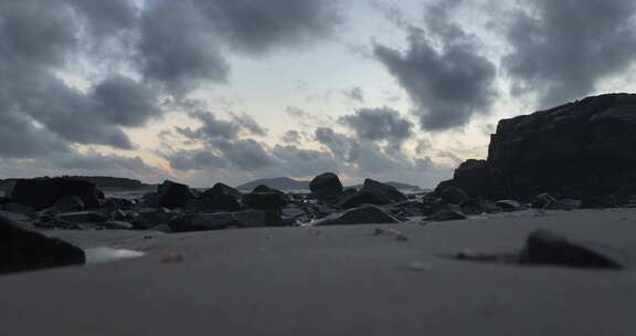 海边礁石清晨日出