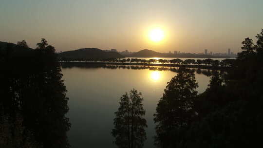 航拍武汉东湖绿道傍晚夕阳树木