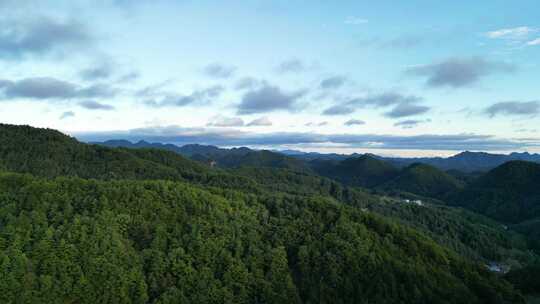 广元曾家山腹地的云天与大山