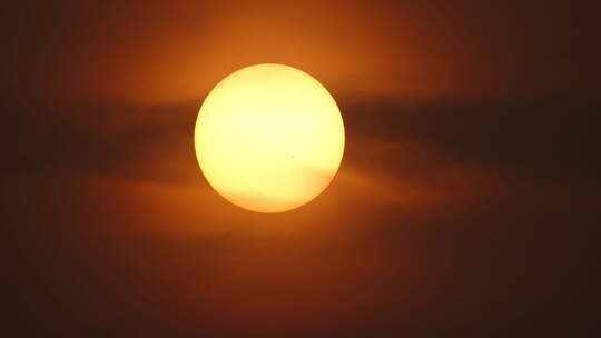 日落西山太阳下山延时摄影长焦特写