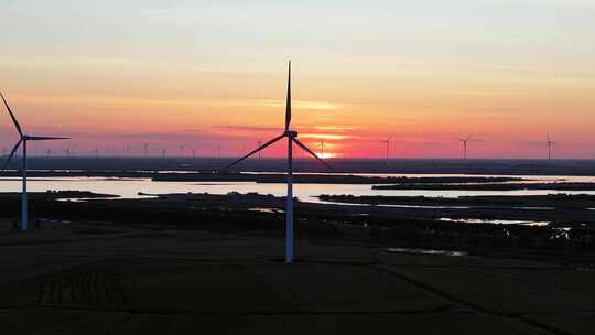 夕阳下风能风力发电厂风电场风车航拍