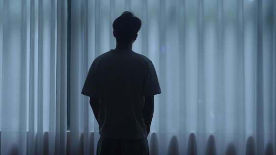 惆怅失落的男人