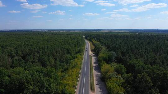 航拍森林里的高速公路视频素材模板下载