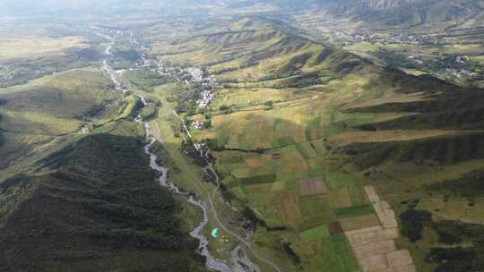 青海互助龙王山河流山峰树木航拍视频