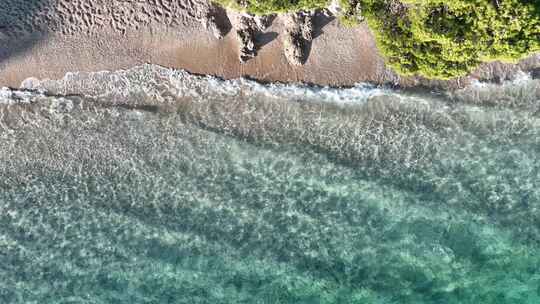 布拉克岛上的亚得里亚海海浪