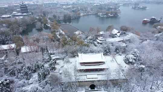 4K山东济南大明湖冬季雪景航拍视频