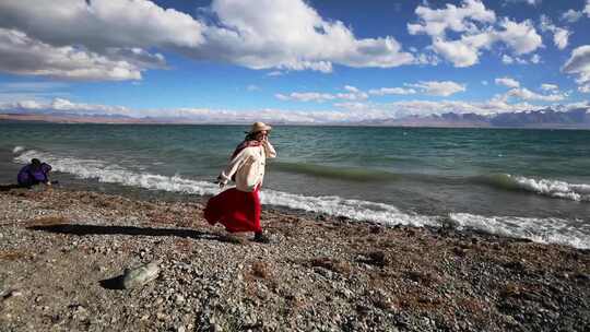 独自在西藏旅行的女人 圣湖玛旁雍错