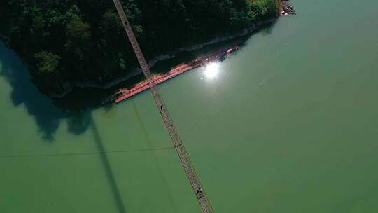 航拍亚洲最长的铁索桥