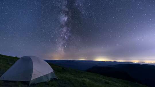 夜晚帐篷露营星空银河星轨