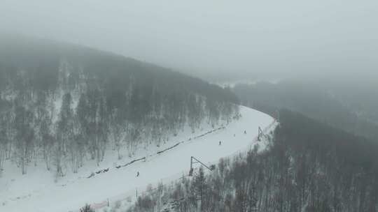 高山雪场雪道滑雪