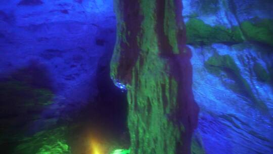 喀斯特地貌钟乳石充水溶洞稳定器拍摄