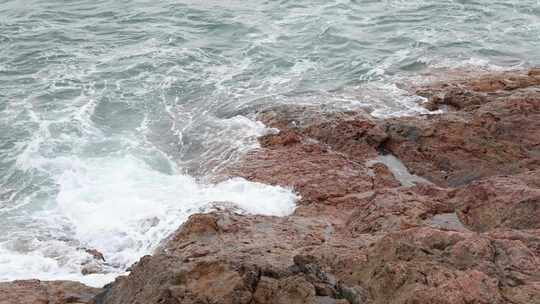 深圳海岸线-大梅沙礁石风起浪涌