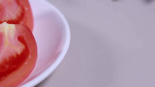 一盘西红柿