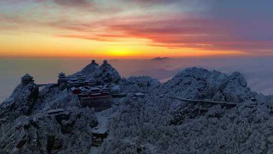 河南老君山清晨雪后云海日出航拍