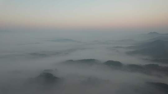 水墨画山川清晨迷雾日出云海航拍