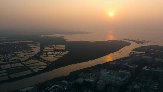 夕阳海口视频深圳金色夕阳下深圳河入海口