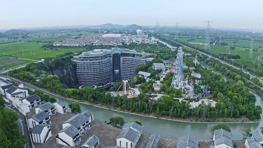 鸟瞰高视角上海佘山世茂洲际酒店全景