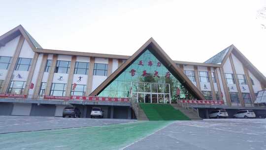 东北冬天冰天雪地亚布力滑雪场儿童游乐项目