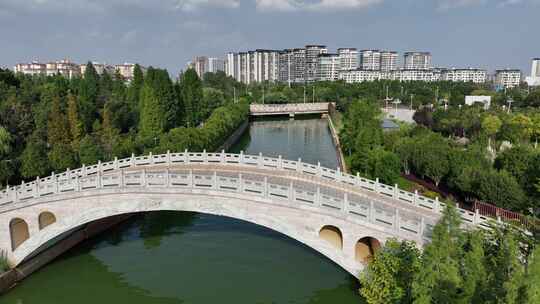 城市海洪湿地公园拱桥航拍