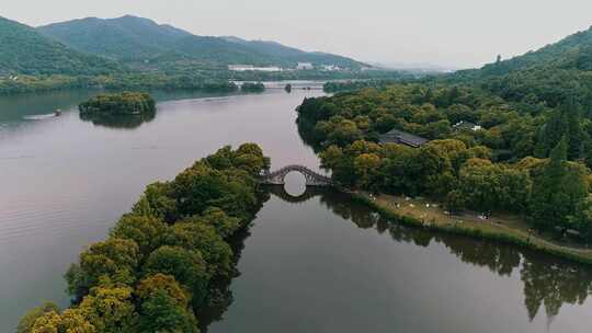 航拍杭州湘湖公园静怡的湖面视频素材模板下载