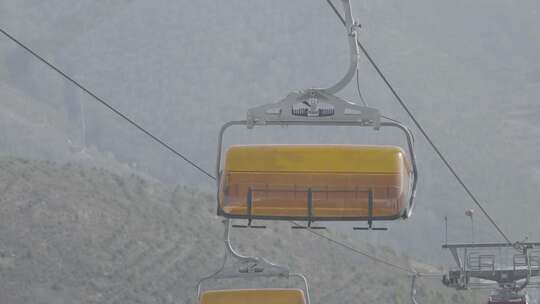 崇礼云顶滑雪场冬季吊厢吊椅缆车景观