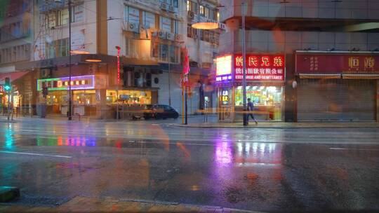 雨天城市街道上的车辆视频素材模板下载