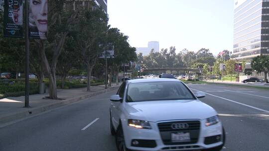 汽车在道路上行驶