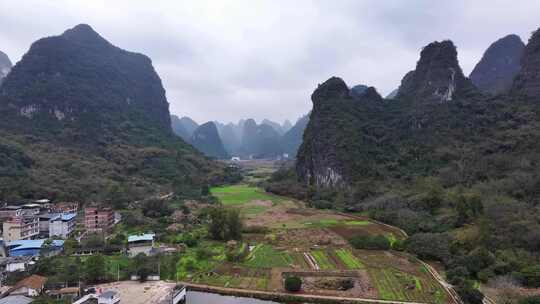 航拍广西阳朔喀斯特山区乡村田园风光