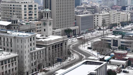 武汉航拍江汉关钟楼武汉关轮渡码头船雪景