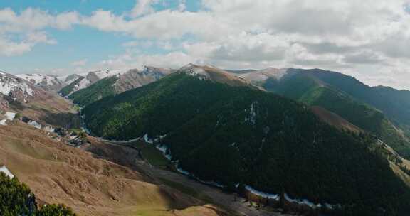 航拍雪山峡谷