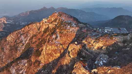 春节期间，泰山景色美，人气旺