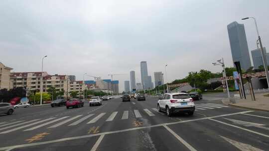 城市道路行驶 汽车窗外风景 第一视角开车