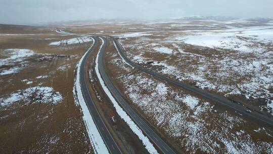 青海玉树共玉高速雪原公路自然风光