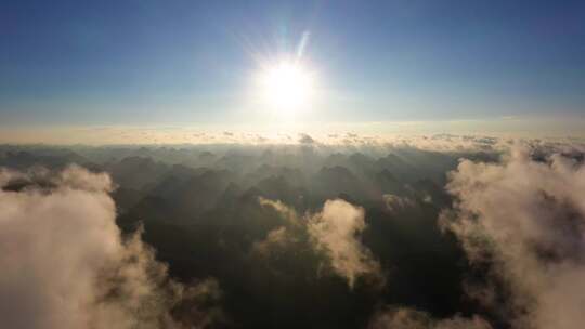 4k航拍清晨峰林日出云海风景