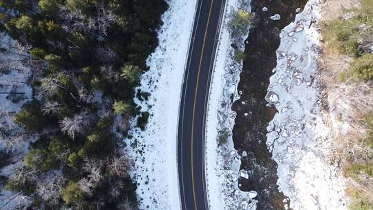 航拍冬季雪路山路