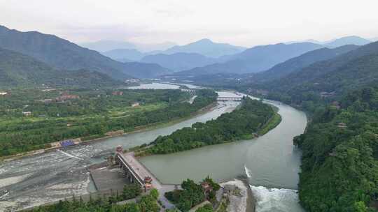 航拍清晨的四川成都岷江都江堰水利工程