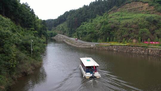 航拍四川威远石板河景区游客坐船