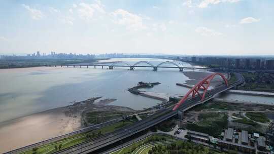 杭州钱塘江九堡大桥蓝天白云江边风景航拍