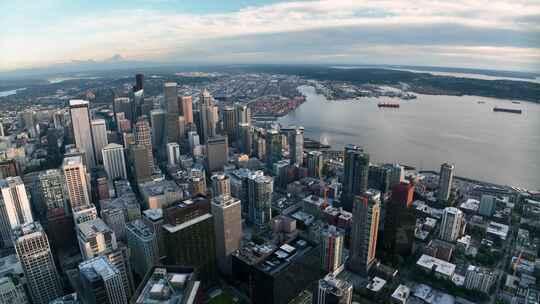 鸟瞰图展示了俯瞰普吉特湾的西雅图市中心。视频素材模板下载