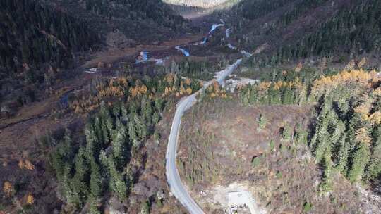 秋天四川西部阿坝理县毕棚沟景区风光