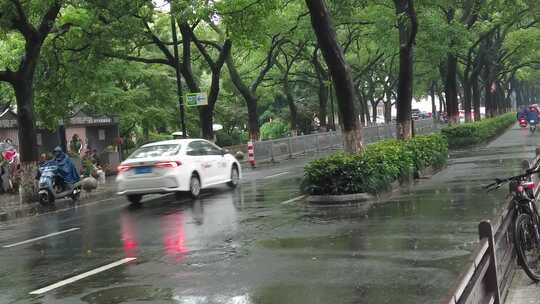 城市雨季下雨素材实拍