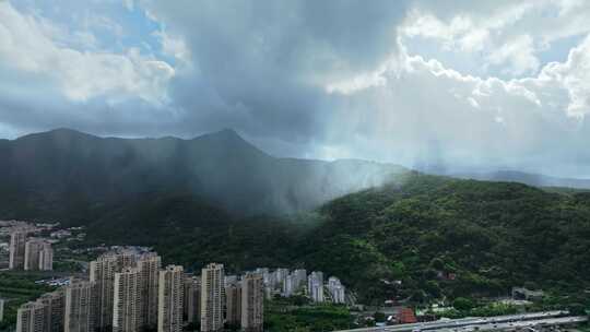 多云天气下的雨幡